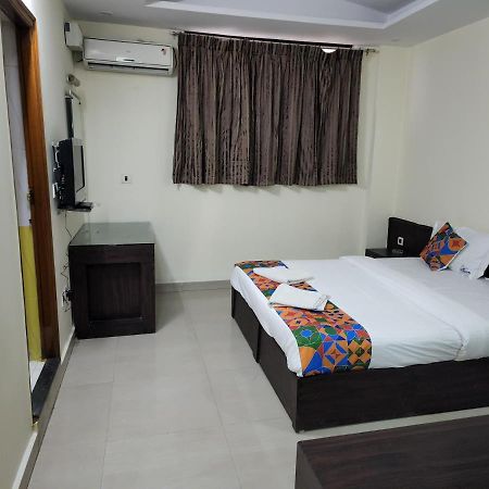 Westernsuites Hotel / Spa Bangalore Buitenkant foto