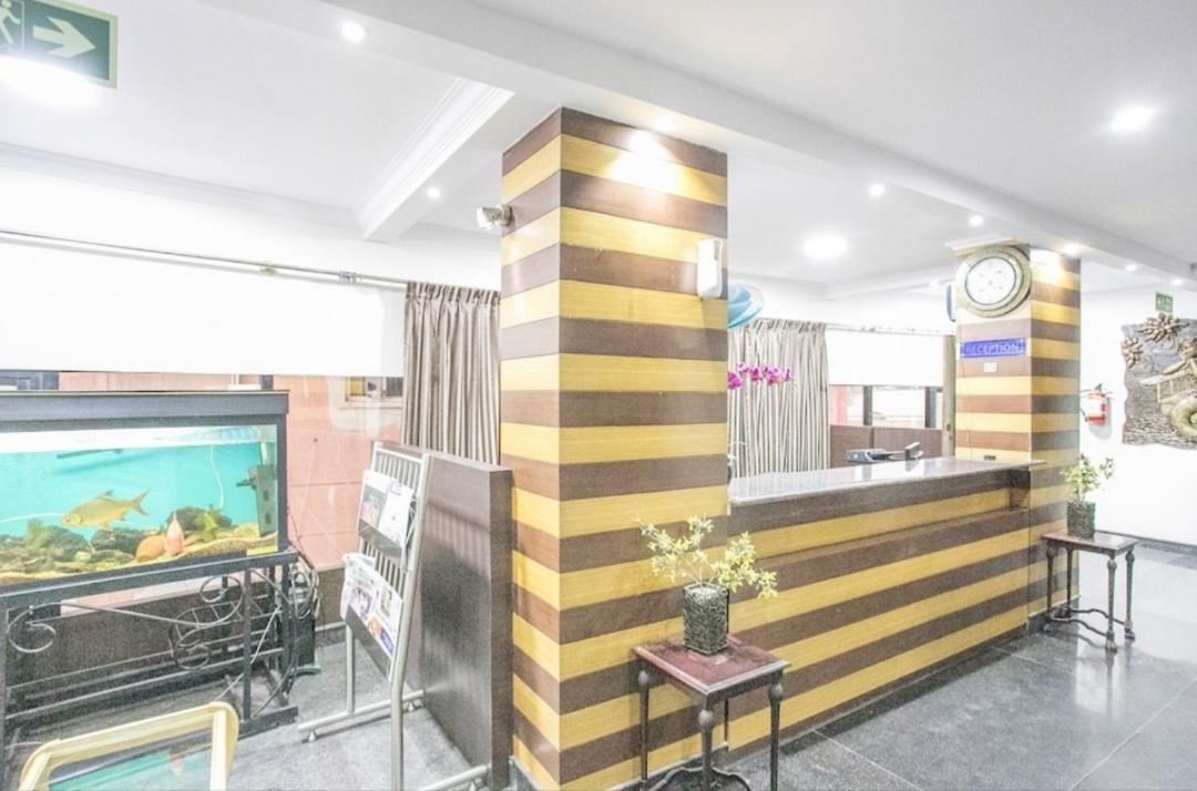 Westernsuites Hotel / Spa Bangalore Buitenkant foto