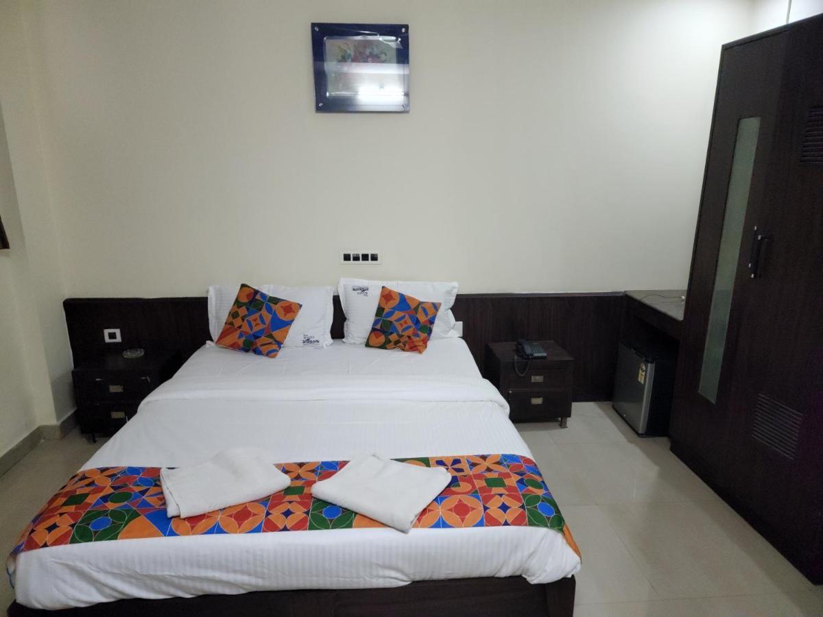 Westernsuites Hotel / Spa Bangalore Buitenkant foto